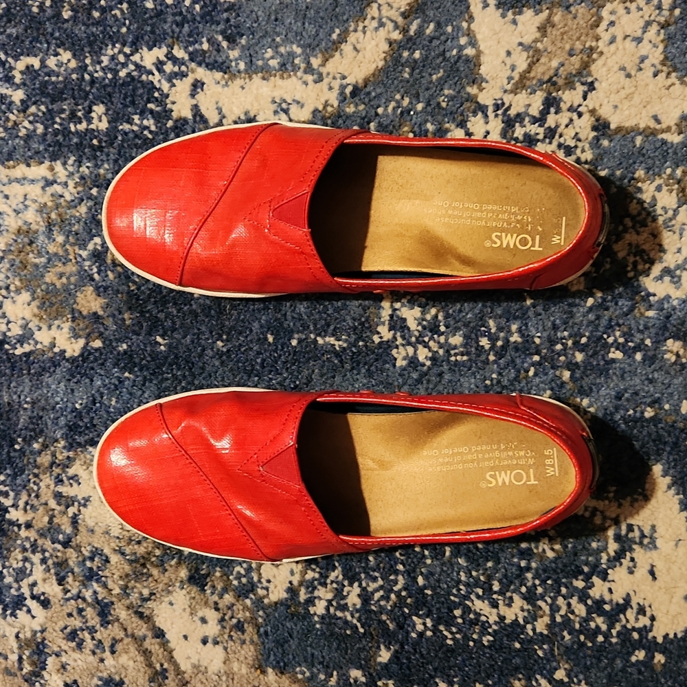 Tom's Red Shoes